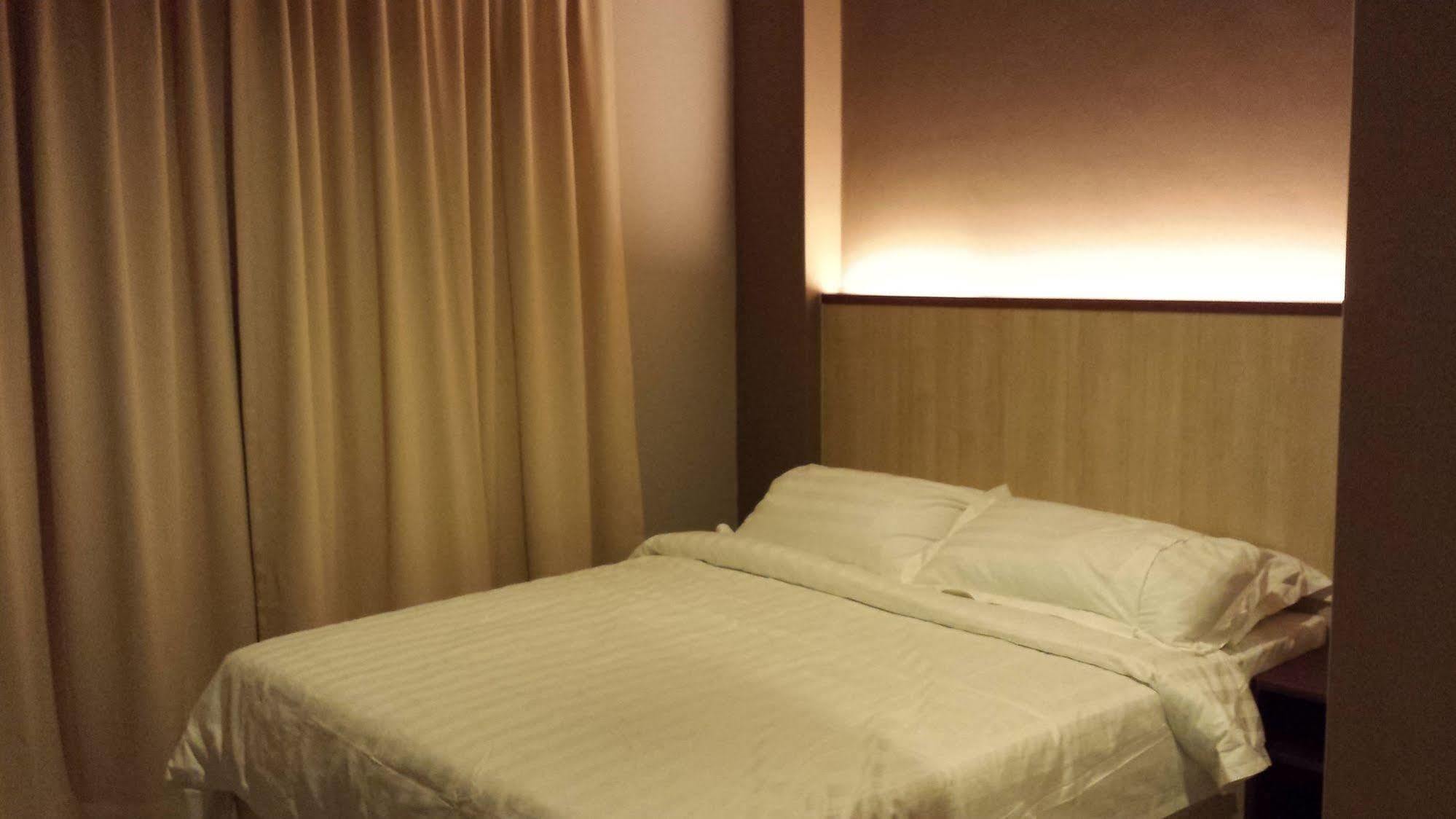 Tribeca Suites Kuching Luaran gambar