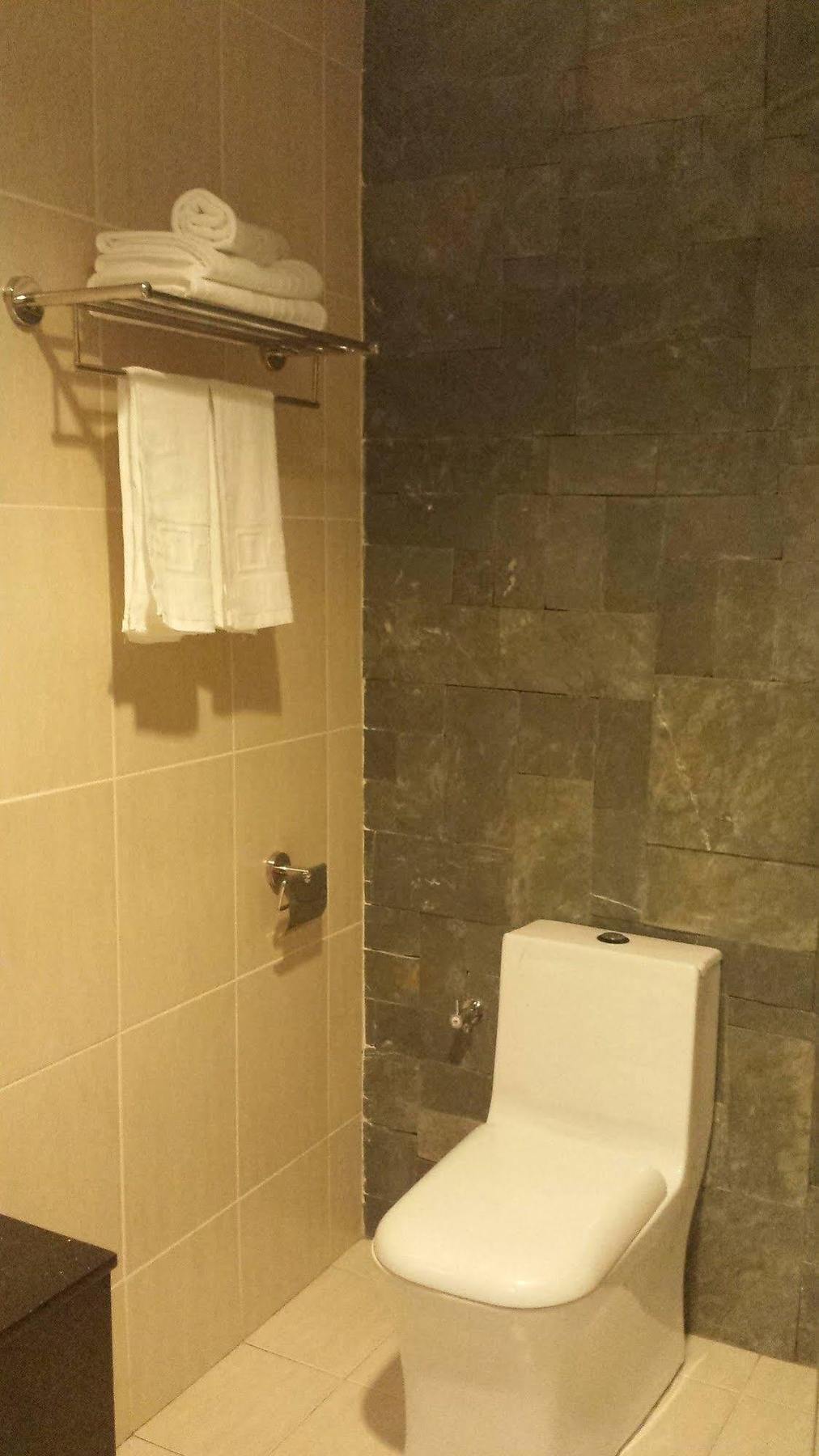 Tribeca Suites Kuching Luaran gambar