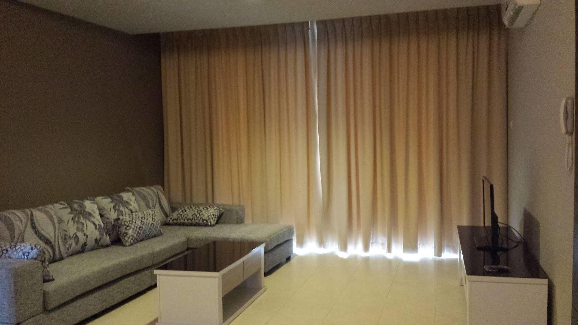 Tribeca Suites Kuching Luaran gambar